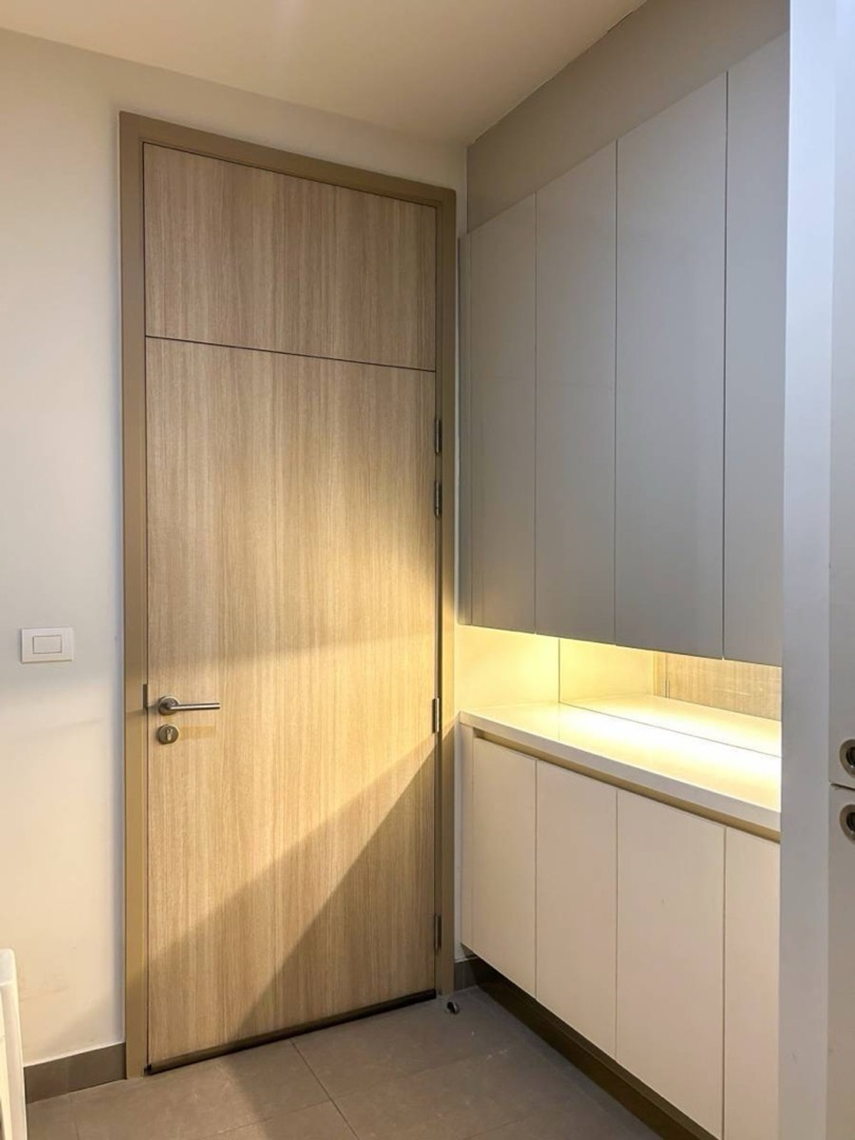 For RentCondoWitthayu, Chidlom, Langsuan, Ploenchit : 🔥For Rent Now🔥 Noble Ploenchit. Spacious and airy room with complete built-in furniture. Ready to move in! ❗