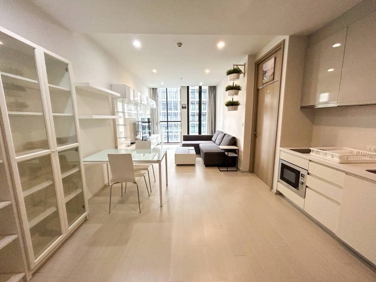 For RentCondoWitthayu, Chidlom, Langsuan, Ploenchit : 🔥For Rent Now🔥 Noble Ploenchit. Spacious and airy room with complete built-in furniture. Ready to move in! ❗