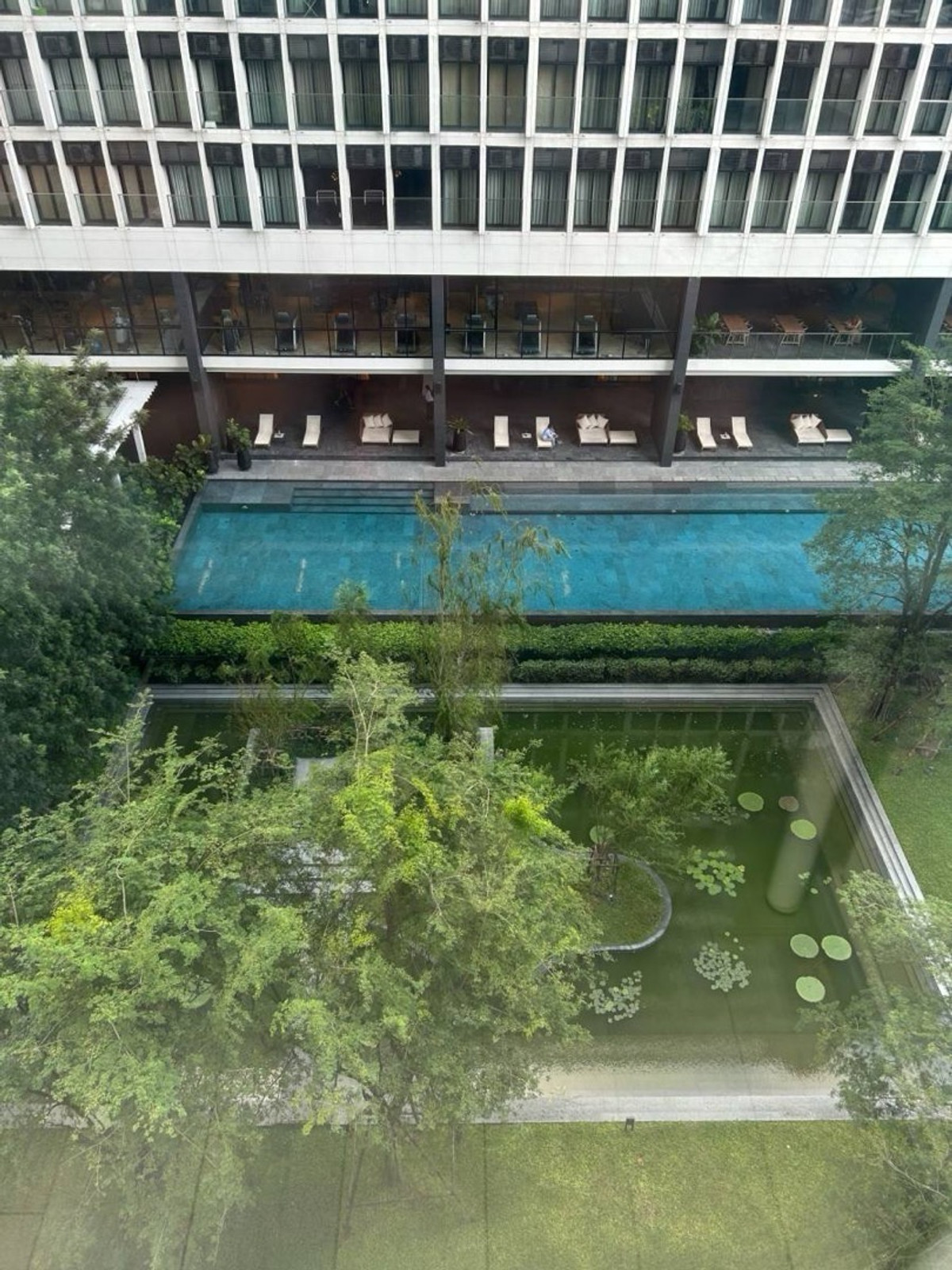For RentCondoWitthayu, Chidlom, Langsuan, Ploenchit : 🔥For Rent Now🔥 Noble Ploenchit. Spacious and airy room with complete built-in furniture. Ready to move in! ❗