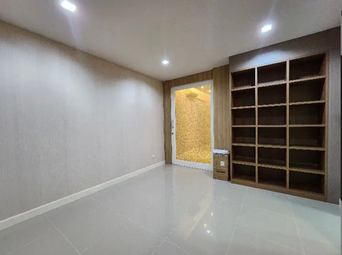 ให้เช่าทาวน์โฮมสมุทรปราการ สำโรง : เช่าทาวน์โฮม 3 ชั้น ม.เฟล็ก บางนา สวย ทำเลดี ใกล้ ศูนย์การค้าเมกะ บางนา สนใจแอตไลน์ครับ@841qqlnr