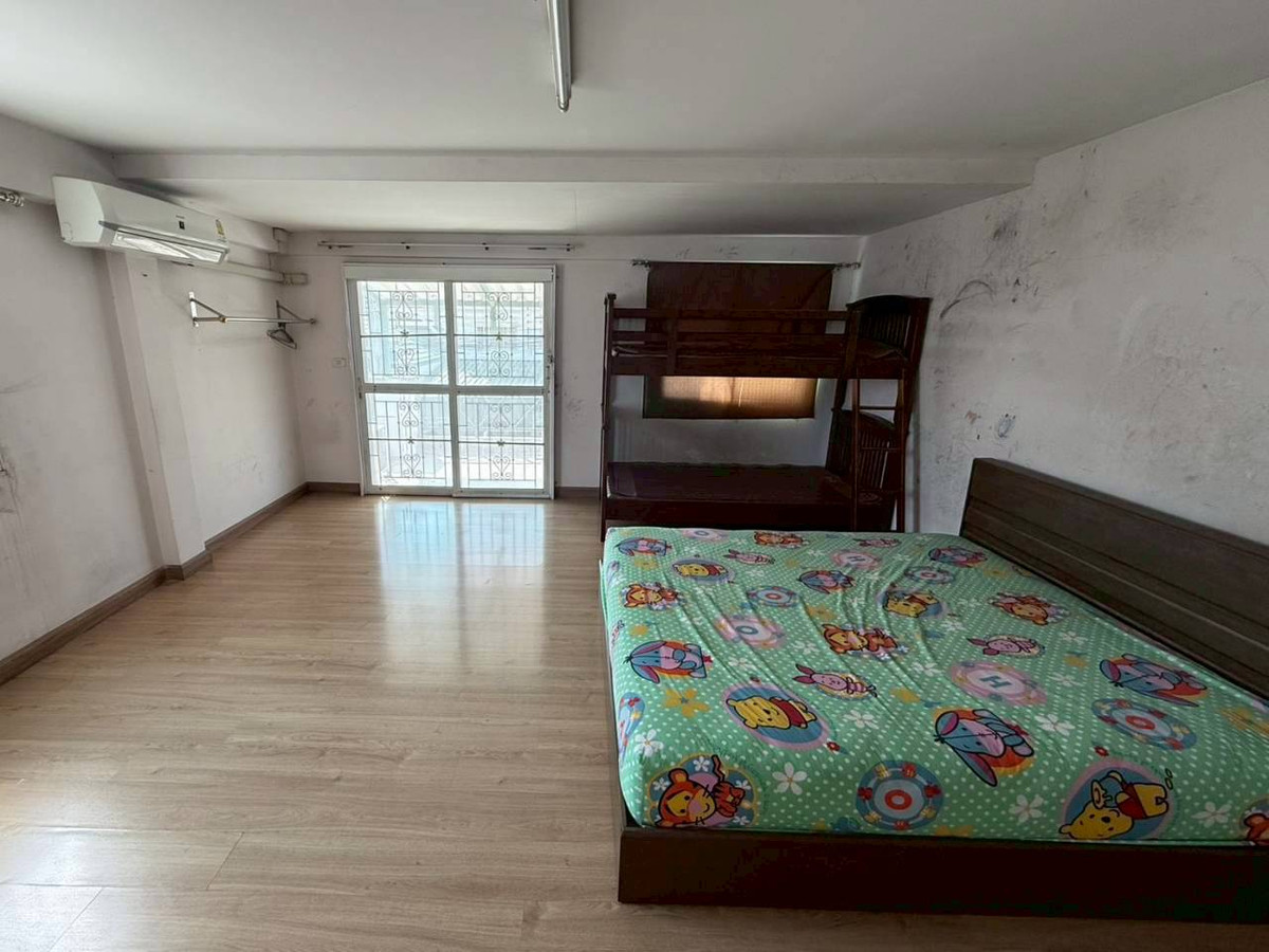 For SaleTownhomeNawamin, Ramindra : Townhouse for sale Montienthip Village, Khubon 1 (Baan Montaintip), corner house near the BTS. Ramintra Station Km.9