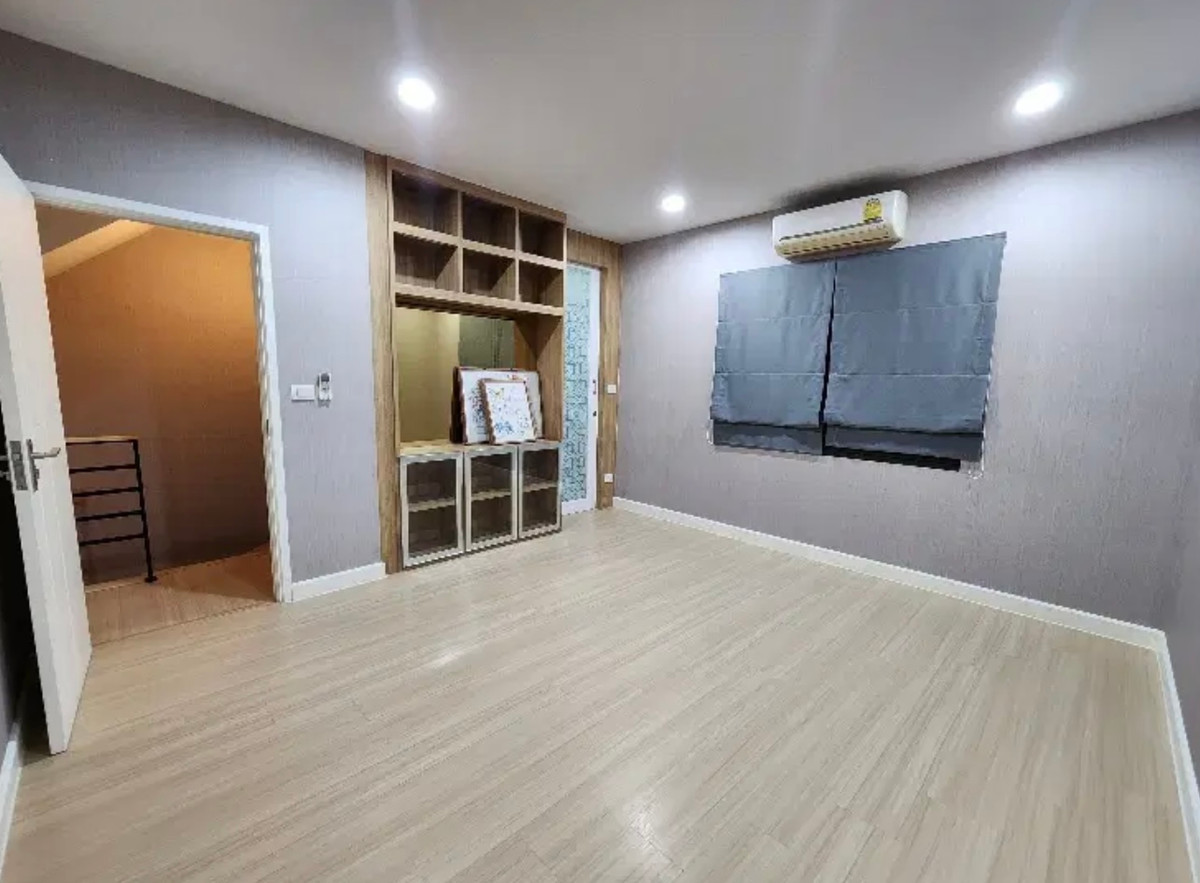 ให้เช่าทาวน์โฮมสมุทรปราการ สำโรง : เช่าทาวน์โฮม 3 ชั้น ม.เฟล็ก บางนา สวย ทำเลดี ใกล้ ศูนย์การค้าเมกะ บางนา สนใจแอตไลน์ครับ@841qqlnr