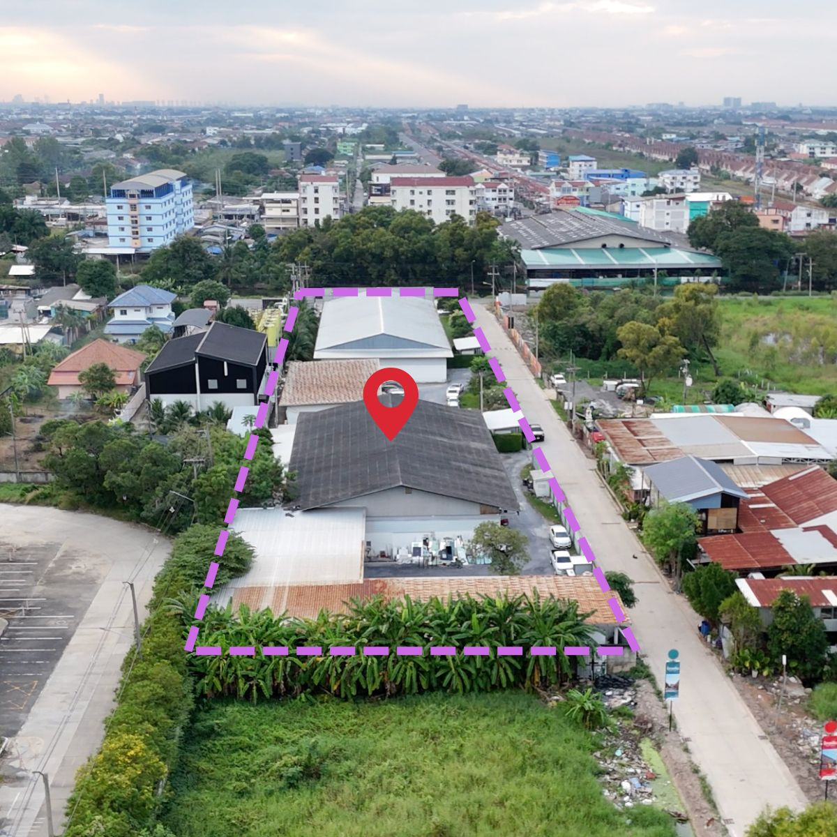 ขายโรงงานปทุมธานี รังสิต ธรรมศาสตร์ : ขายที่ดินพร้อมโรงงาน โกดัง และสำนักงาน — ทำเลลำลูกกา ปทุมธานี (พื้นที่สีม่วง + ใบอนุญาต รง.2) เหมาะสำหรับทำโรงงาน / ศูนย์กระจายสินค้า / ขยายกิจการทันที เนื้อที่รวม 4 ไร่ 2 งาน 92 ตารางวา 