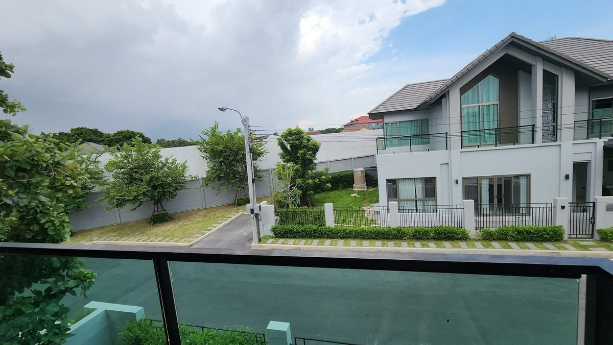 ให้เช่าบ้านเสรีไทย-นิด้า : ให้เช่า บางกอก บูเลอวาร์ด ซิกเนเจอร์ ลาดพร้าว เสรีไทย ใกล้นิด้า 4 นอน ตกแต่งหรู 