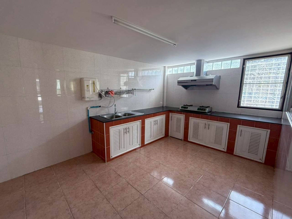 For SaleTownhomeNawamin, Ramindra : Townhouse for sale Montienthip Village, Khubon 1 (Baan Montaintip), corner house near the BTS. Ramintra Station Km.9