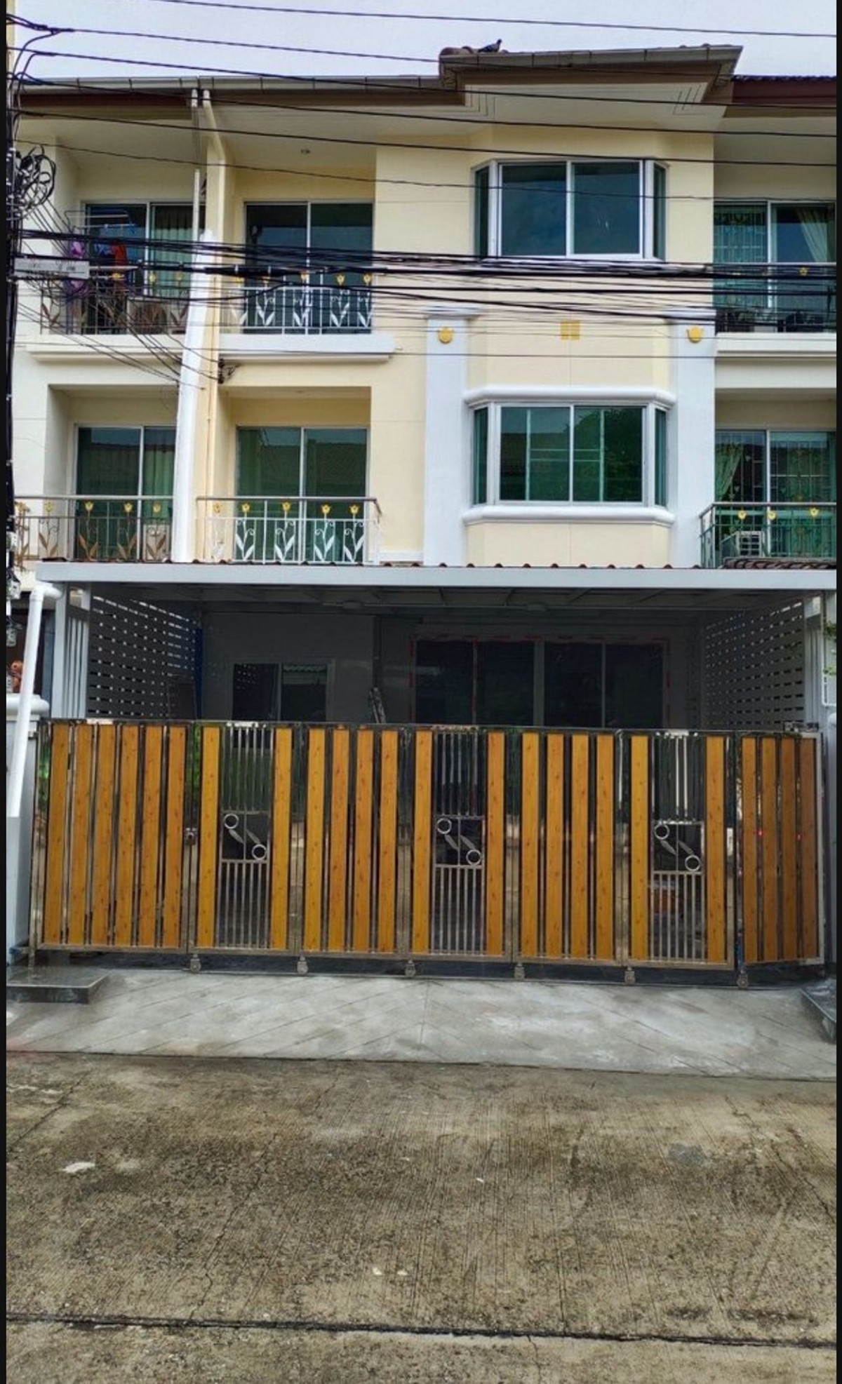 For RentTownhomeBangna, Bearing, Lasalle : Townhouse for rent, Supalai Ville Sukhumvit - Srinakarin, completely renovated house.