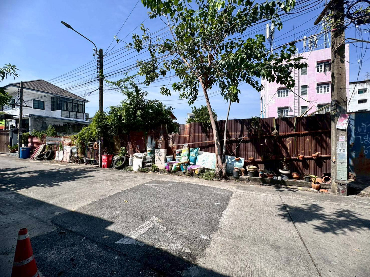 For SaleLandBangna, Bearing, Lasalle : Land for sale, already filled, Soi Lasalle 26, good location, 250 meters from the entrance of the alley (N.1930)