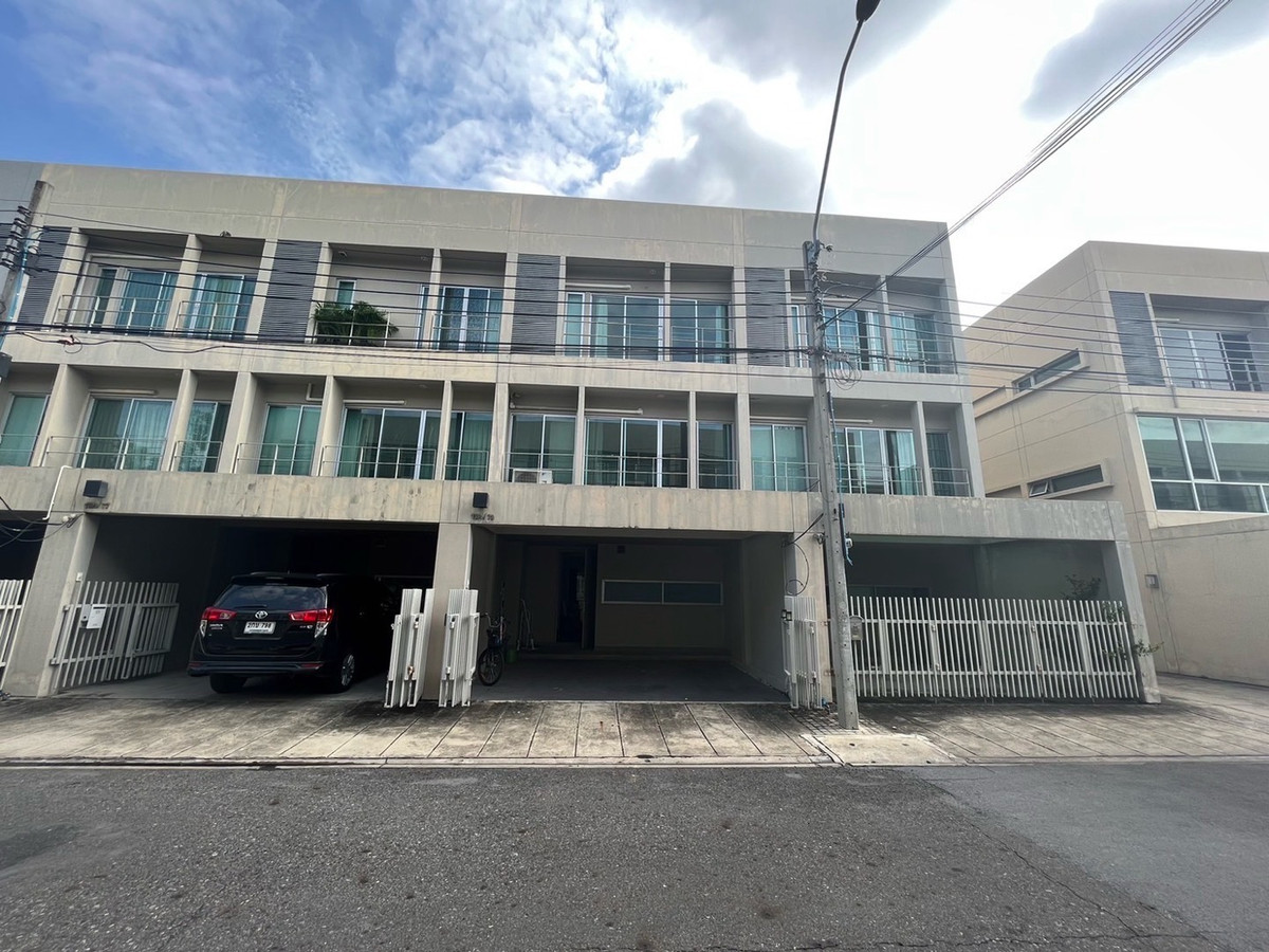 For RentTownhomePattanakan, Srinakarin : ✨ FOR RENT | Noble Cube Phattanakarn – 3 Bedroom Townhome / Pet Friendly ✨
