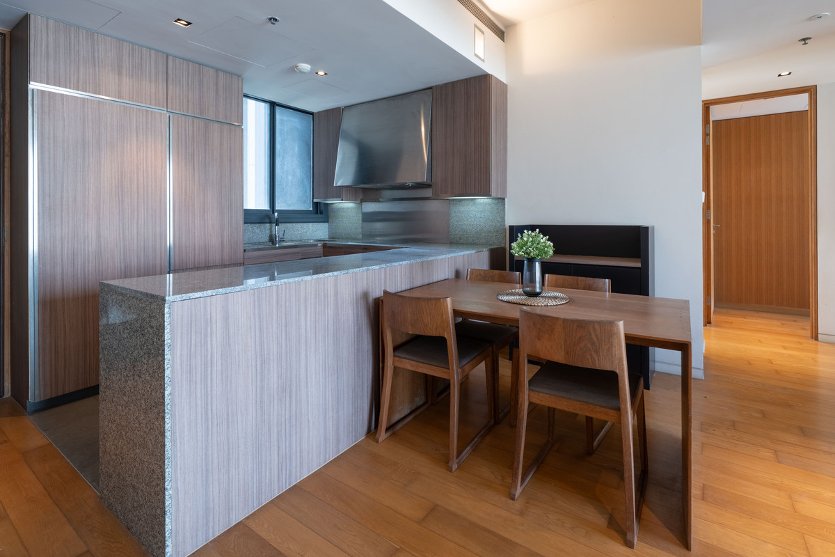 For SaleCondoSathorn, Narathiwat : Urgent sale!! The Met Condominium Sathorn, 2 bedrooms that are "the best value in the project" The view is beautiful and does not block the view.