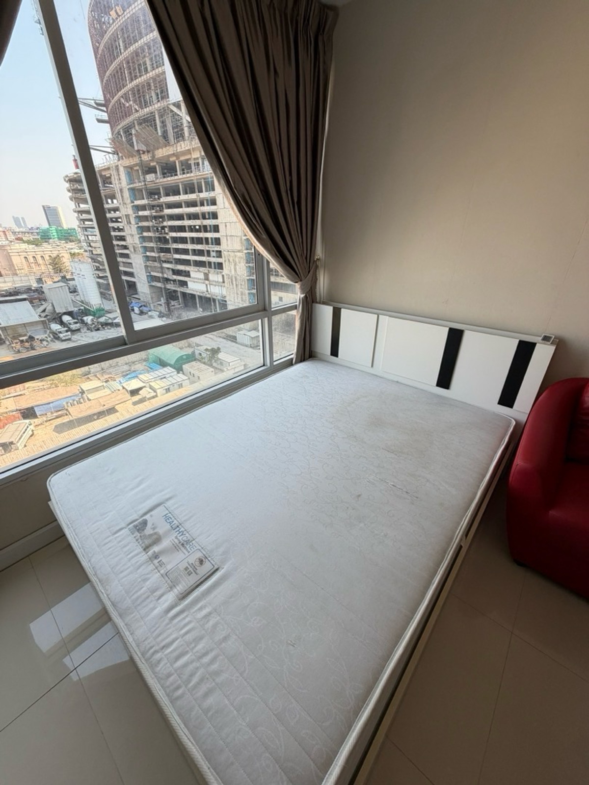 For RentCondoOnnut, Udomsuk : ❤️❤️ Urgent rent, available and ready to rent 3 Jan 69, The Sky Sukhumvit Condo, the sky sukhumvit condo, near Udomsuk Station. Near Bangna Expressway. If interested, contact idline @900cqqhk /tel 0859114585 ❤️Rental price 9,000 baht / near Onnawit Commer