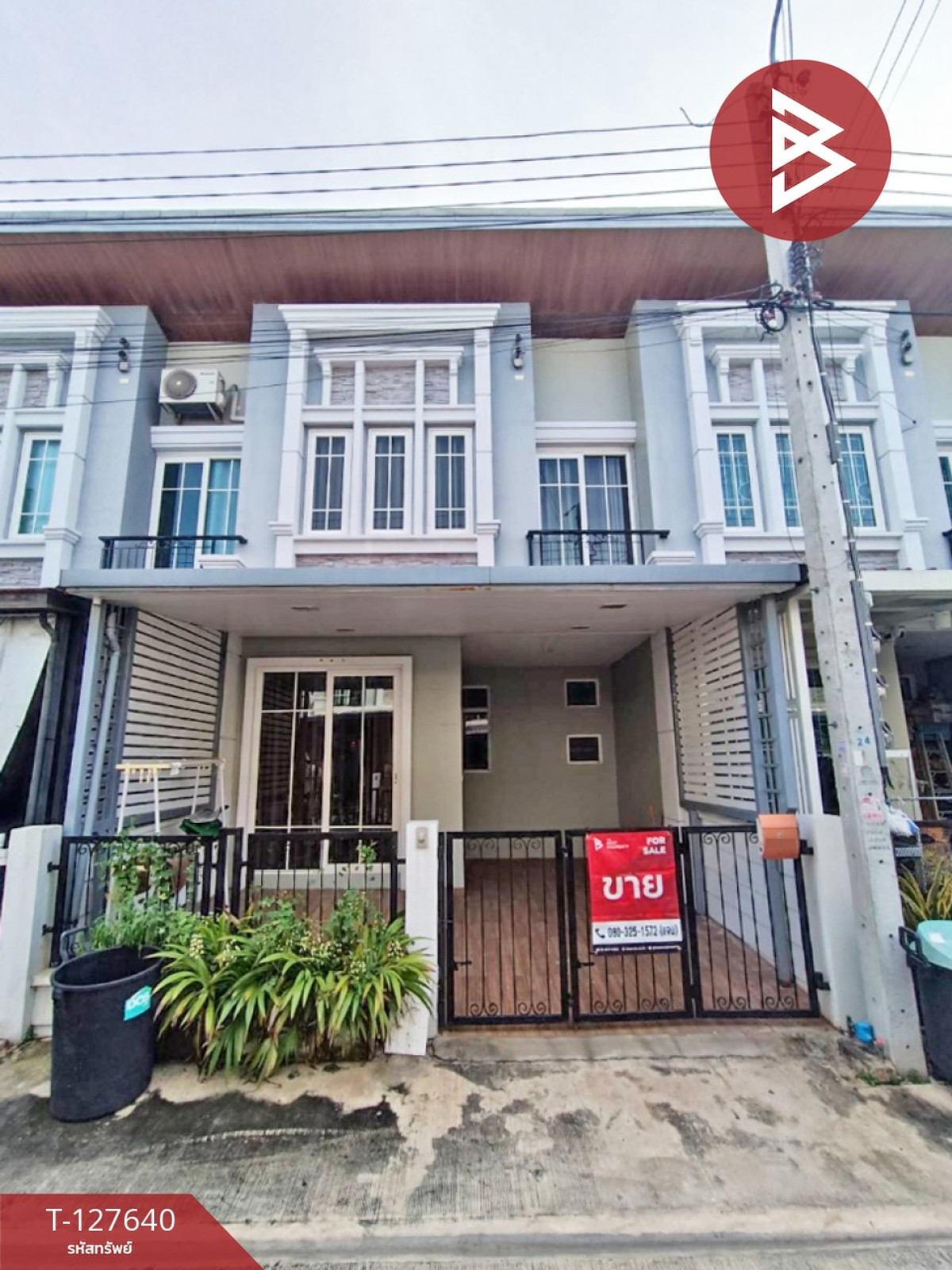 For SaleTownhomeLadkrabang, Suwannaphum Airport : Townhome for sale, Golden Town Village 3, Bangna-Suan Luang, Bangkok.