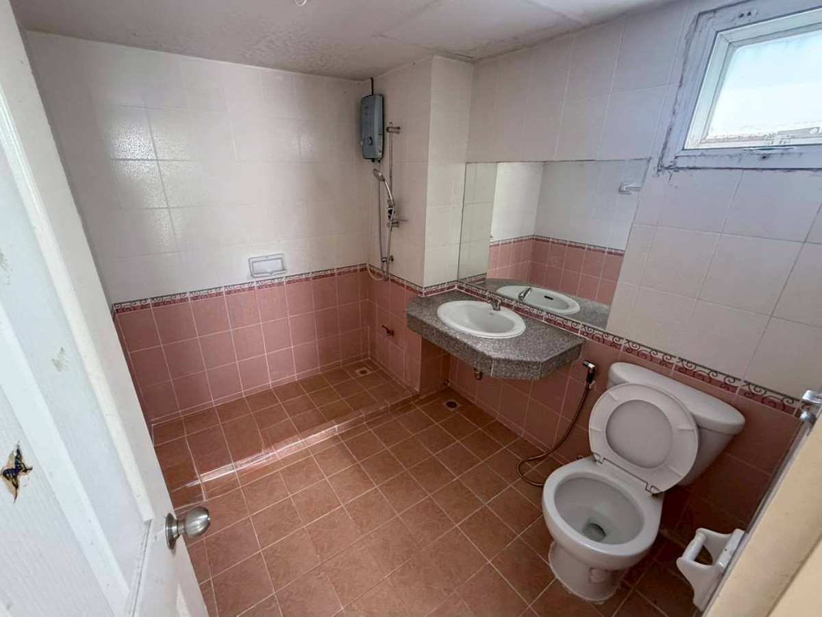 For SaleTownhomeNawamin, Ramindra : Townhouse for sale Montienthip Village, Khubon 1 (Baan Montaintip), corner house near the BTS. Ramintra Station Km.9