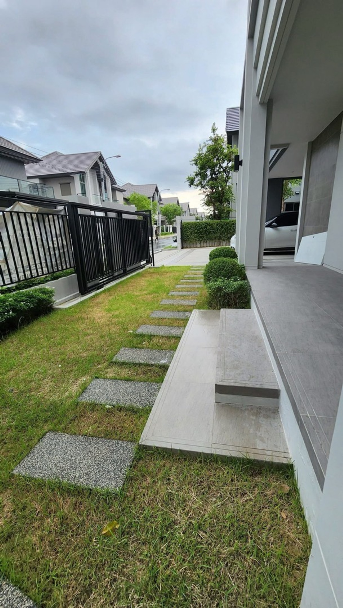 ให้เช่าบ้านเสรีไทย-นิด้า : ให้เช่า บางกอก บูเลอวาร์ด ซิกเนเจอร์ ลาดพร้าว เสรีไทย ใกล้นิด้า 4 นอน ตกแต่งหรู 