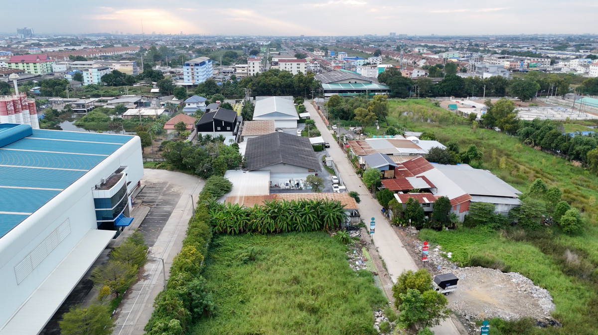 ขายโรงงานปทุมธานี รังสิต ธรรมศาสตร์ : ขายที่ดินพร้อมโรงงาน โกดัง และสำนักงาน — ทำเลลำลูกกา ปทุมธานี (พื้นที่สีม่วง + ใบอนุญาต รง.2) เหมาะสำหรับทำโรงงาน / ศูนย์กระจายสินค้า / ขยายกิจการทันที เนื้อที่รวม 4 ไร่ 2 งาน 92 ตารางวา 