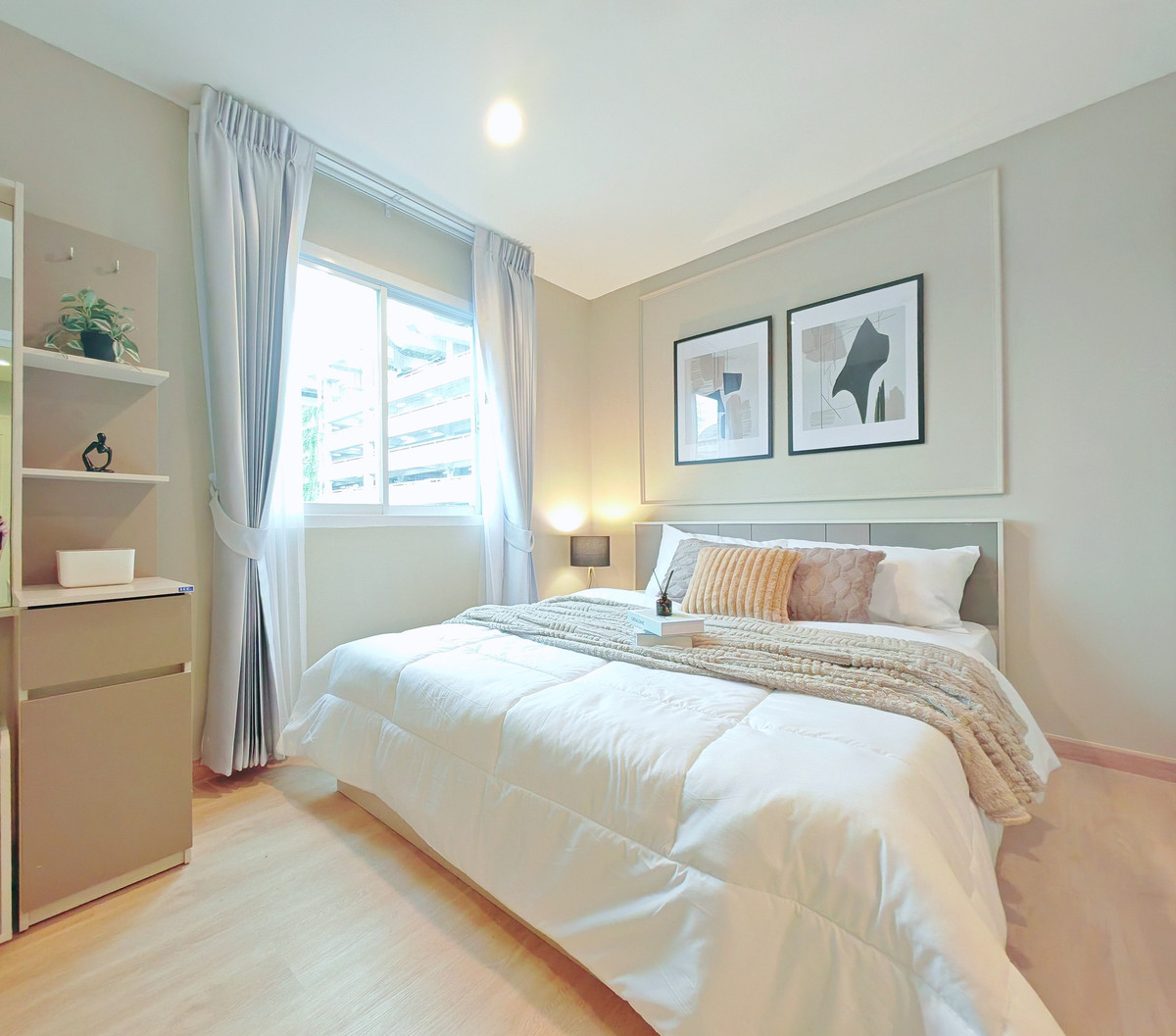 For RentCondoChaengwatana, Muangthong : Condo for rent The Paint Ngamwongwan 22 Near The Mall Ngamwongwan, next to the main road.