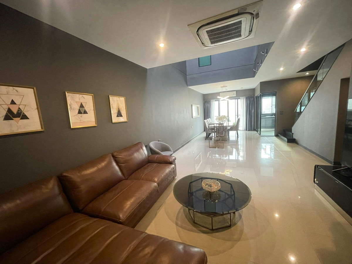 For RentTownhomeKaset Nawamin,Ladplakao : RH115125 Luxury house for rent, The landmark Ekkamai-Ramindra project. The house is decorated and ready to move in.