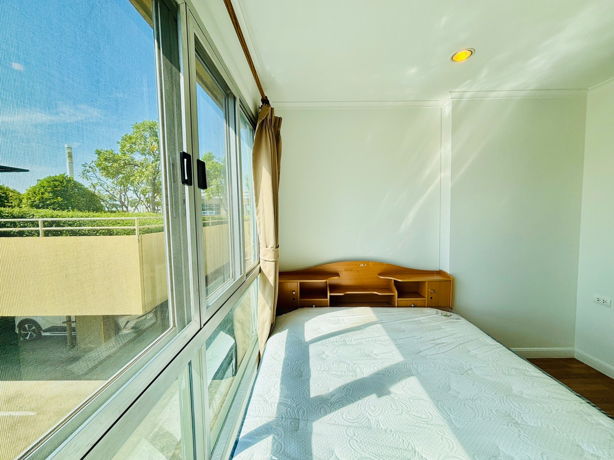 For SaleCondoKhlongtoei, Kluaynamthai : Selling cheap, free transfer!! Condo next to Bangkok University, 5 minutes BTS Phra Khanong Lumpini Rama 4 Kluaynamthai Condo for Sale Free Transfer!! 5 min BTS Phra Khanong Station Lumpini Place Rama 4 Kluaynamthai