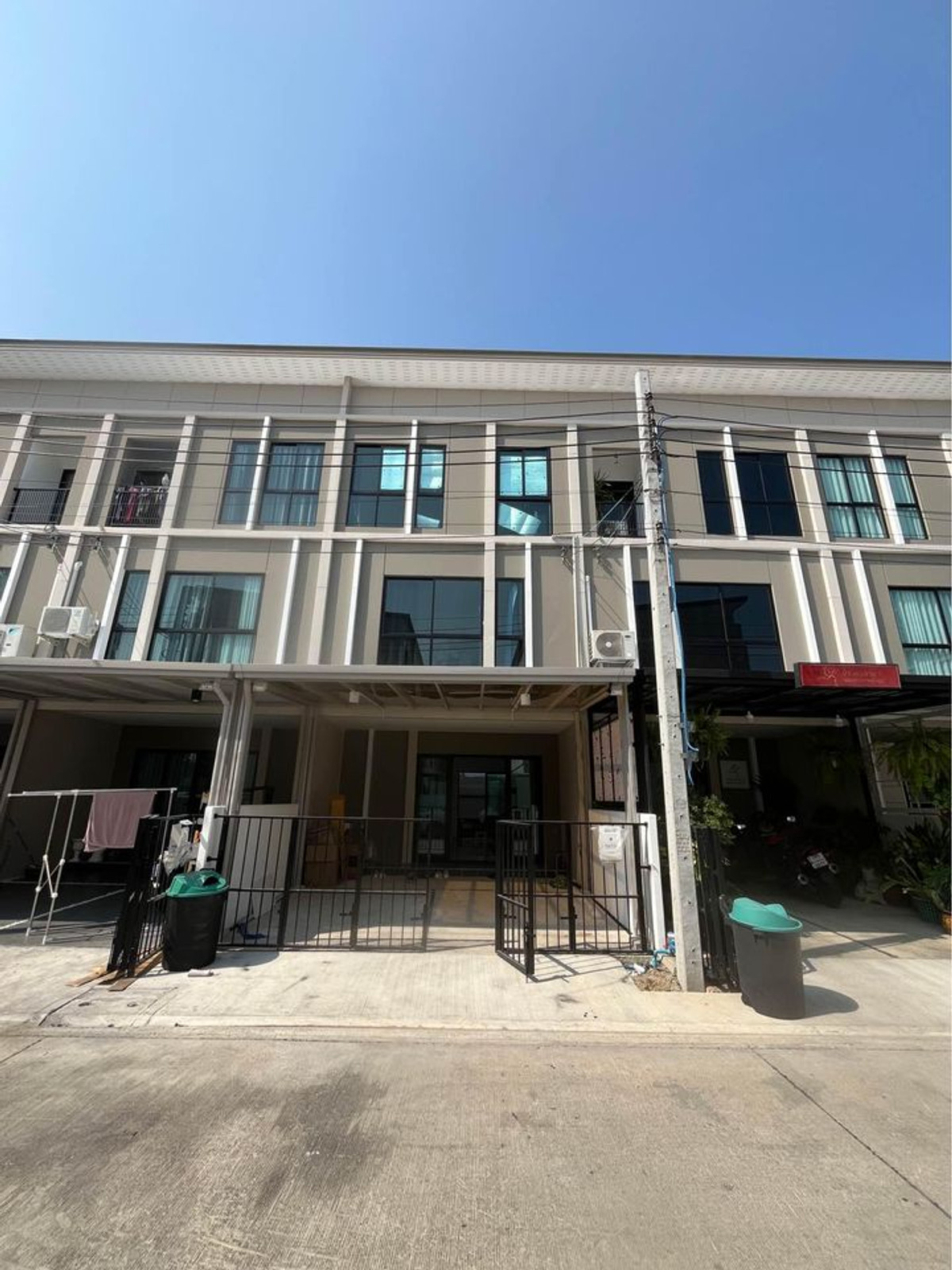 For RentTownhomePattanakan, Srinakarin : 🏠 Townhome for Rent, 🛌 3 beds 🛁 3 baths  ⛳ Patio Srinakarin Rama 9 (Krungthep Kreetha) 