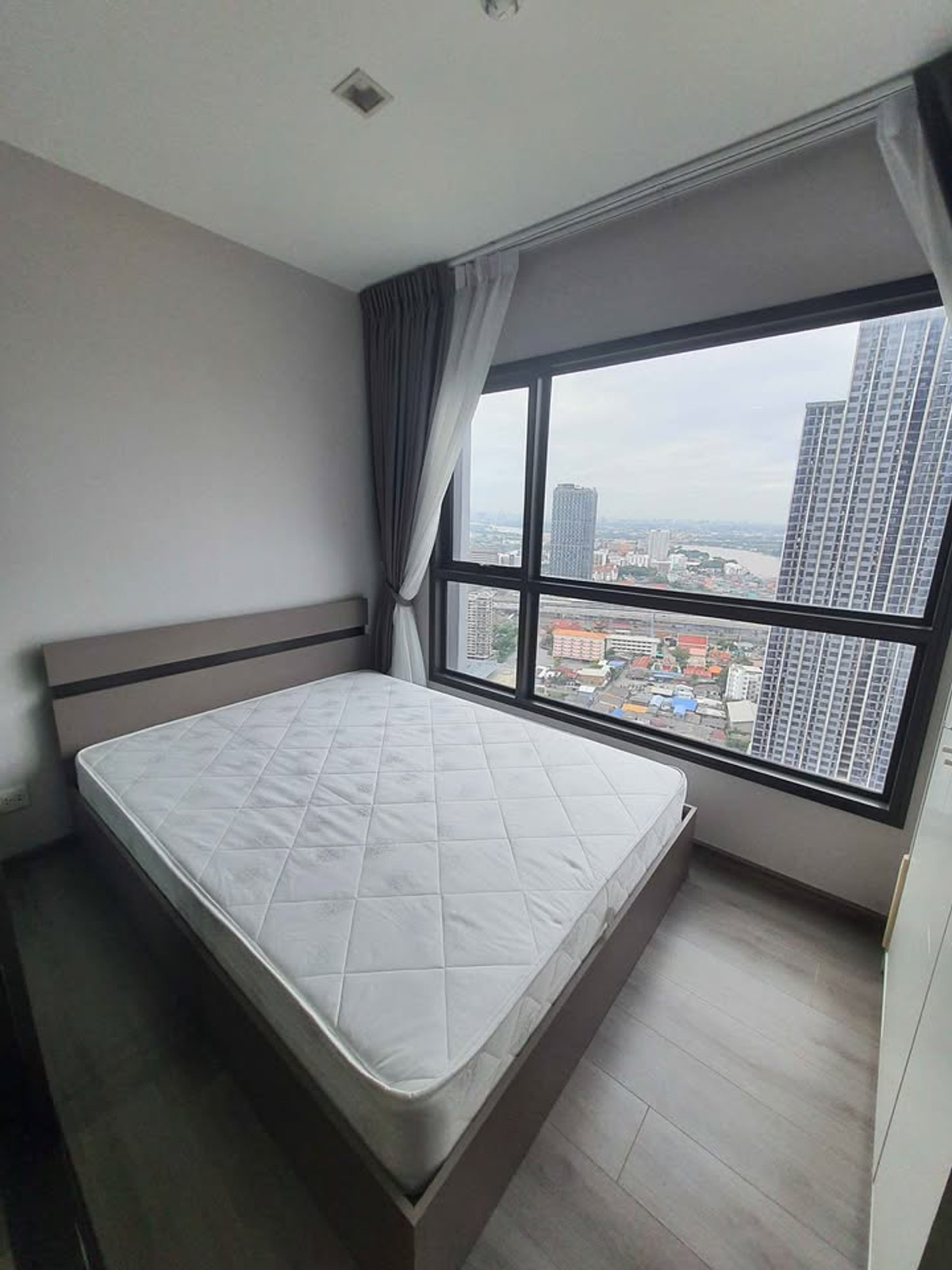 ให้เช่าคอนโดรัตนาธิเบศร์ สนามบินน้ำ พระนั่งเกล้า : ให้เช่า เดอะ โพลิแทน อควา พื้นที่ 24.5 ตร.ม. ชั้น 36 อาคาร B