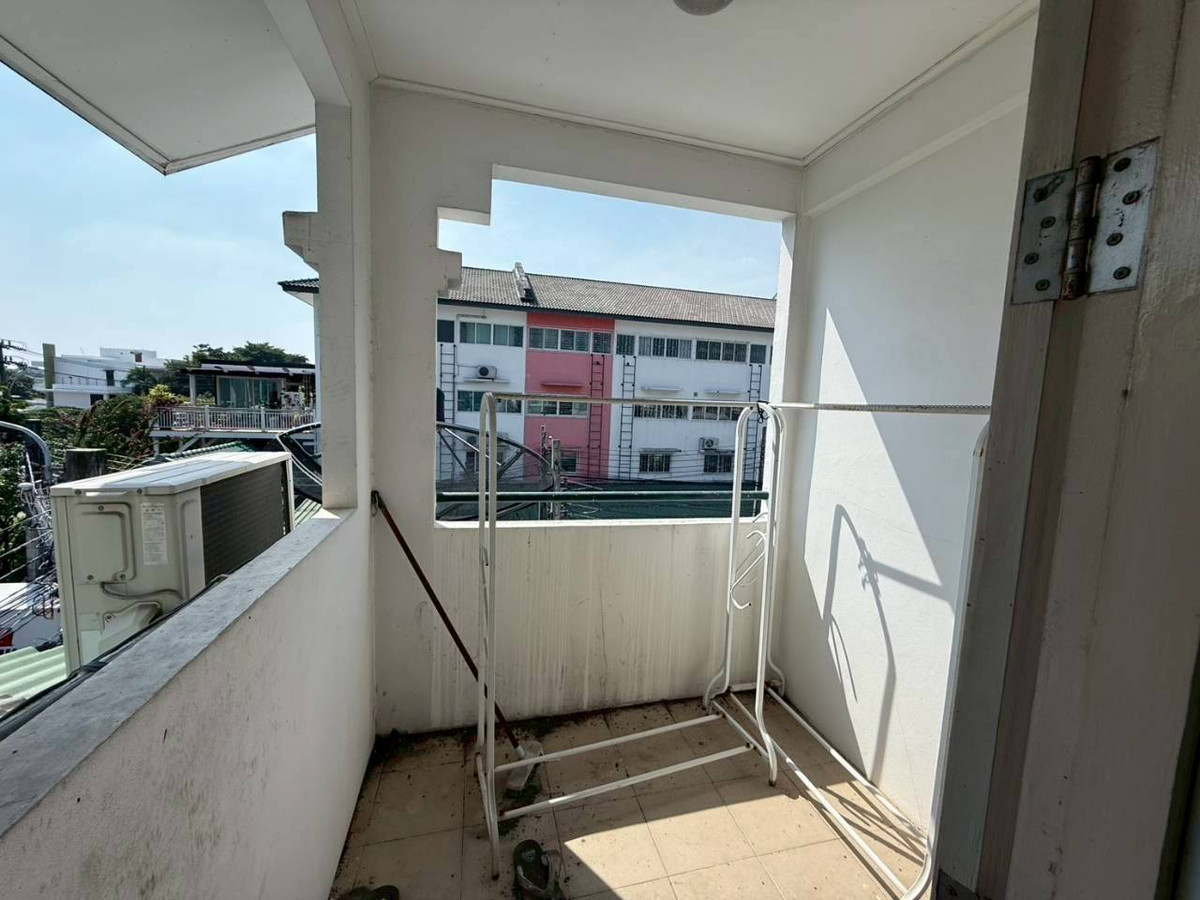For SaleTownhomeNawamin, Ramindra : Townhouse for sale Montienthip Village, Khubon 1 (Baan Montaintip), corner house near the BTS. Ramintra Station Km.9