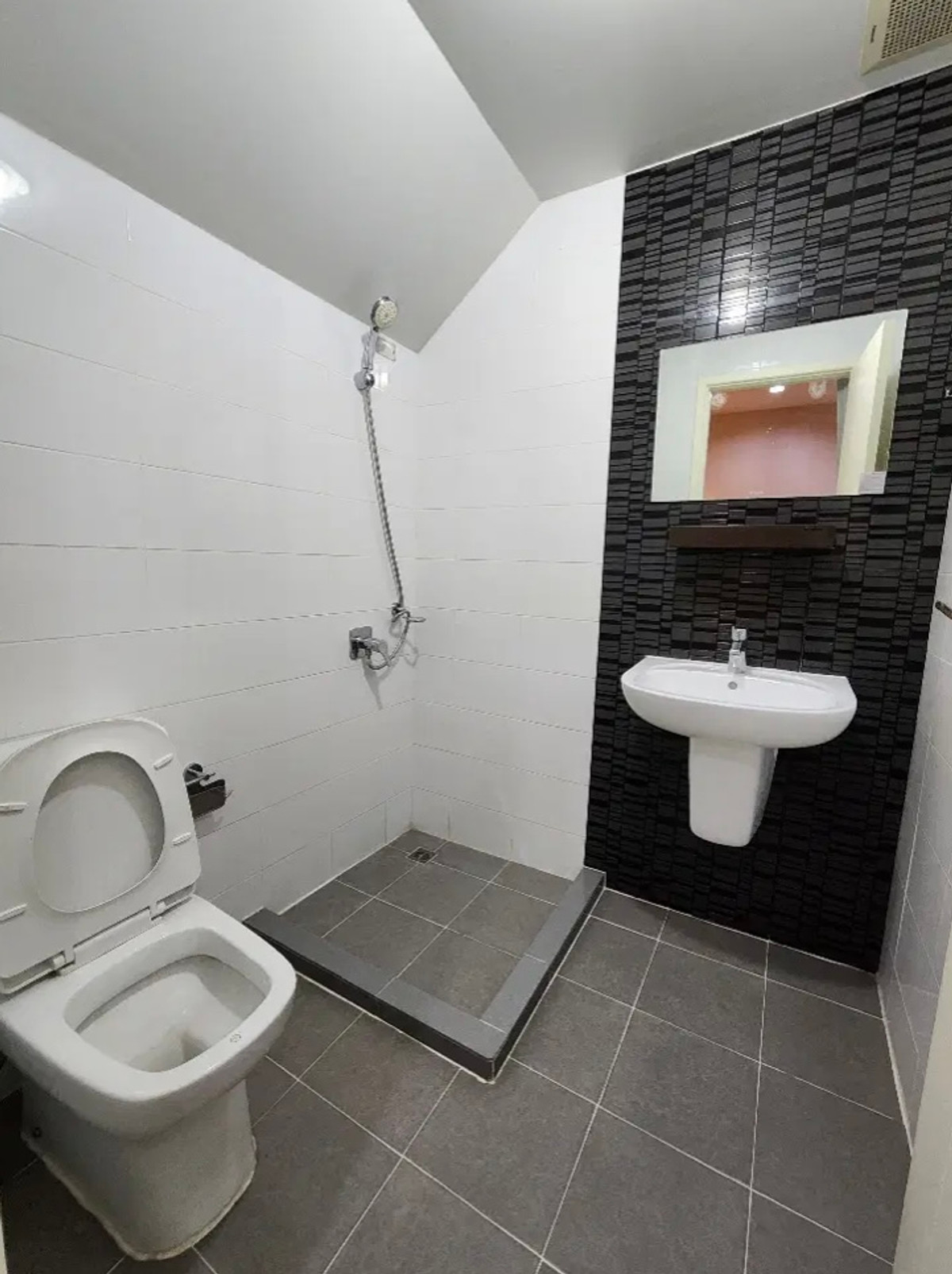 ให้เช่าทาวน์โฮมสมุทรปราการ สำโรง : เช่าทาวน์โฮม 3 ชั้น ม.เฟล็ก บางนา สวย ทำเลดี ใกล้ ศูนย์การค้าเมกะ บางนา สนใจแอตไลน์ครับ@841qqlnr