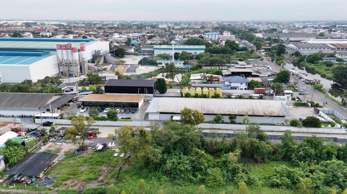 ขายโรงงานปทุมธานี รังสิต ธรรมศาสตร์ : ขายที่ดินพร้อมโรงงาน โกดัง และสำนักงาน — ทำเลลำลูกกา ปทุมธานี (พื้นที่สีม่วง + ใบอนุญาต รง.2) เหมาะสำหรับทำโรงงาน / ศูนย์กระจายสินค้า / ขยายกิจการทันที เนื้อที่รวม 4 ไร่ 2 งาน 92 ตารางวา 