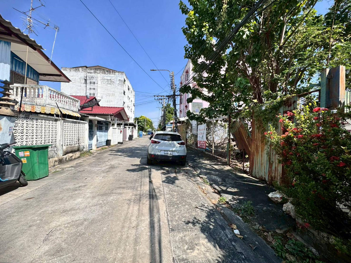 For SaleLandBangna, Bearing, Lasalle : Land for sale, already filled, Soi Lasalle 26, good location, 250 meters from the entrance of the alley (N.1930)