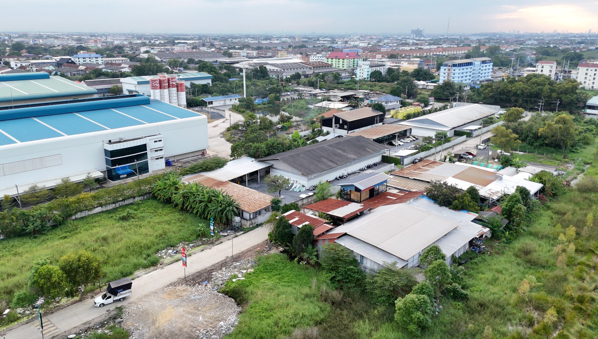 ขายโรงงานปทุมธานี รังสิต ธรรมศาสตร์ : ขายที่ดินพร้อมโรงงาน โกดัง และสำนักงาน — ทำเลลำลูกกา ปทุมธานี (พื้นที่สีม่วง + ใบอนุญาต รง.2) เหมาะสำหรับทำโรงงาน / ศูนย์กระจายสินค้า / ขยายกิจการทันที เนื้อที่รวม 4 ไร่ 2 งาน 92 ตารางวา 