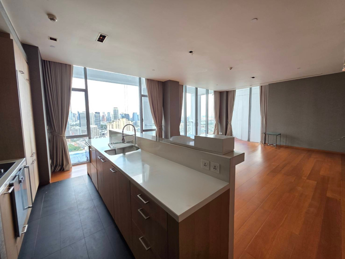 ให้เช่าคอนโดสาทร นราธิวาส : Sukhothai Residences: 3bed 3bath Duplex 236sqm. with maidroom 180,000/mth. Am: 0656199198