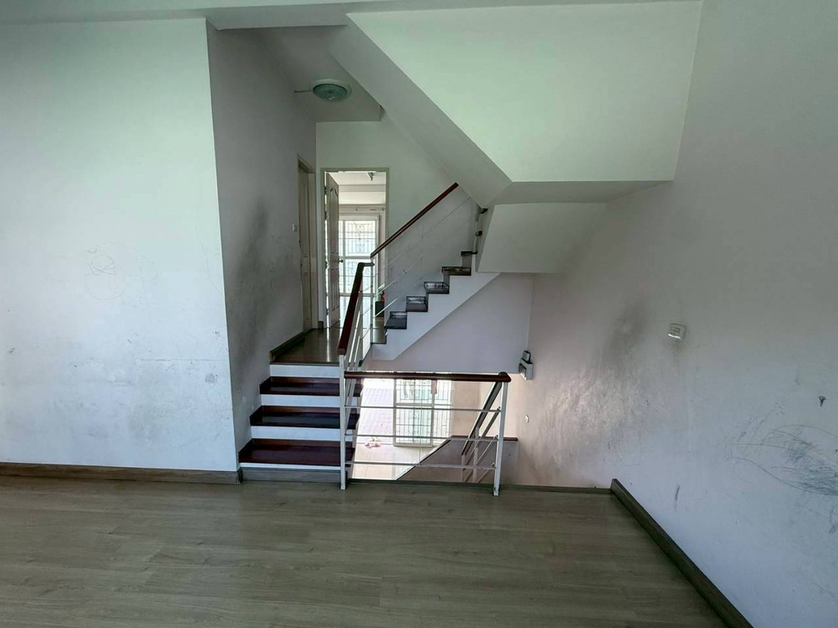 For SaleTownhomeNawamin, Ramindra : Townhouse for sale Montienthip Village, Khubon 1 (Baan Montaintip), corner house near the BTS. Ramintra Station Km.9