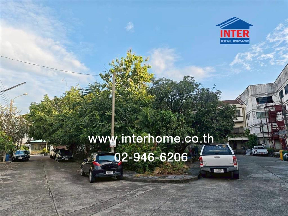 For SaleLandPattanakan, Srinakarin : Empty land 64 sq m. Land, Soi Phatthanakan 67, Intersection 2, Phatthanakan Road, On Nut Road, Prawet District, Bangkok.