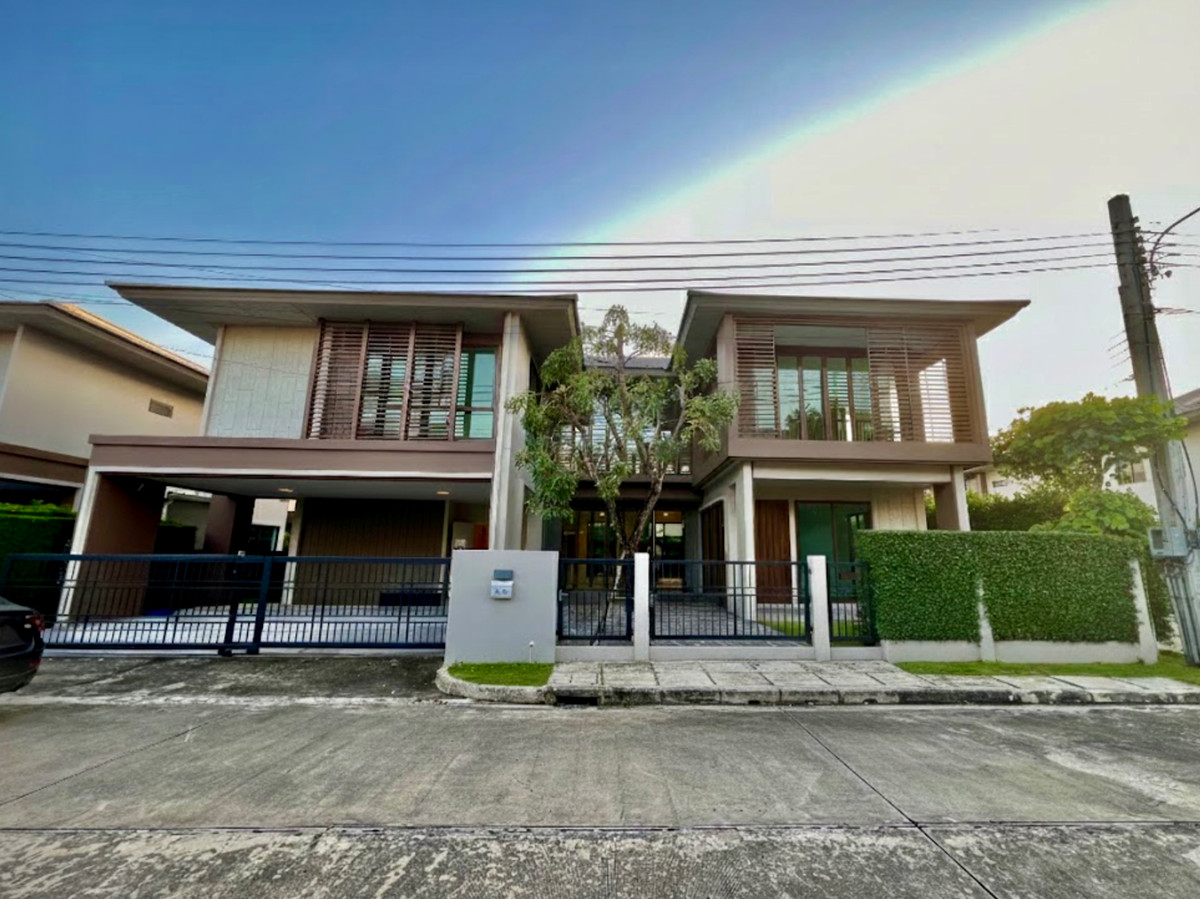 For SaleHousePattanakan, Srinakarin : Corner Luxury Home | Burasiri Krungthep Kreetha Brand-new, Never Lived In | Type Carunda | Blank Canvas for Your Personal Design