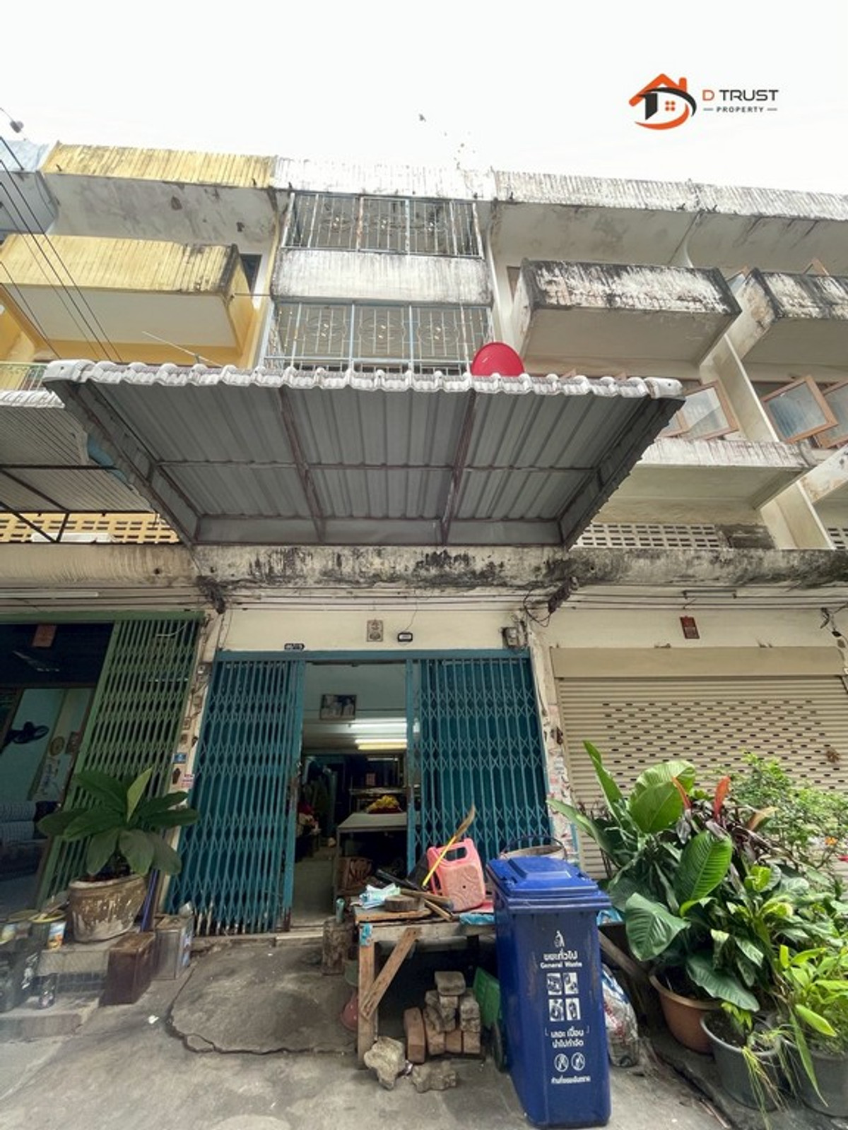 For SaleShop HouseEakachai, Bang Bon : Commercial building for sale, 3.5 floors (16 sq m.), Ekachai 34, Intersection 5, Ekachai Road, Babon, Bang Khun Thian, Rama II, near Big-C.