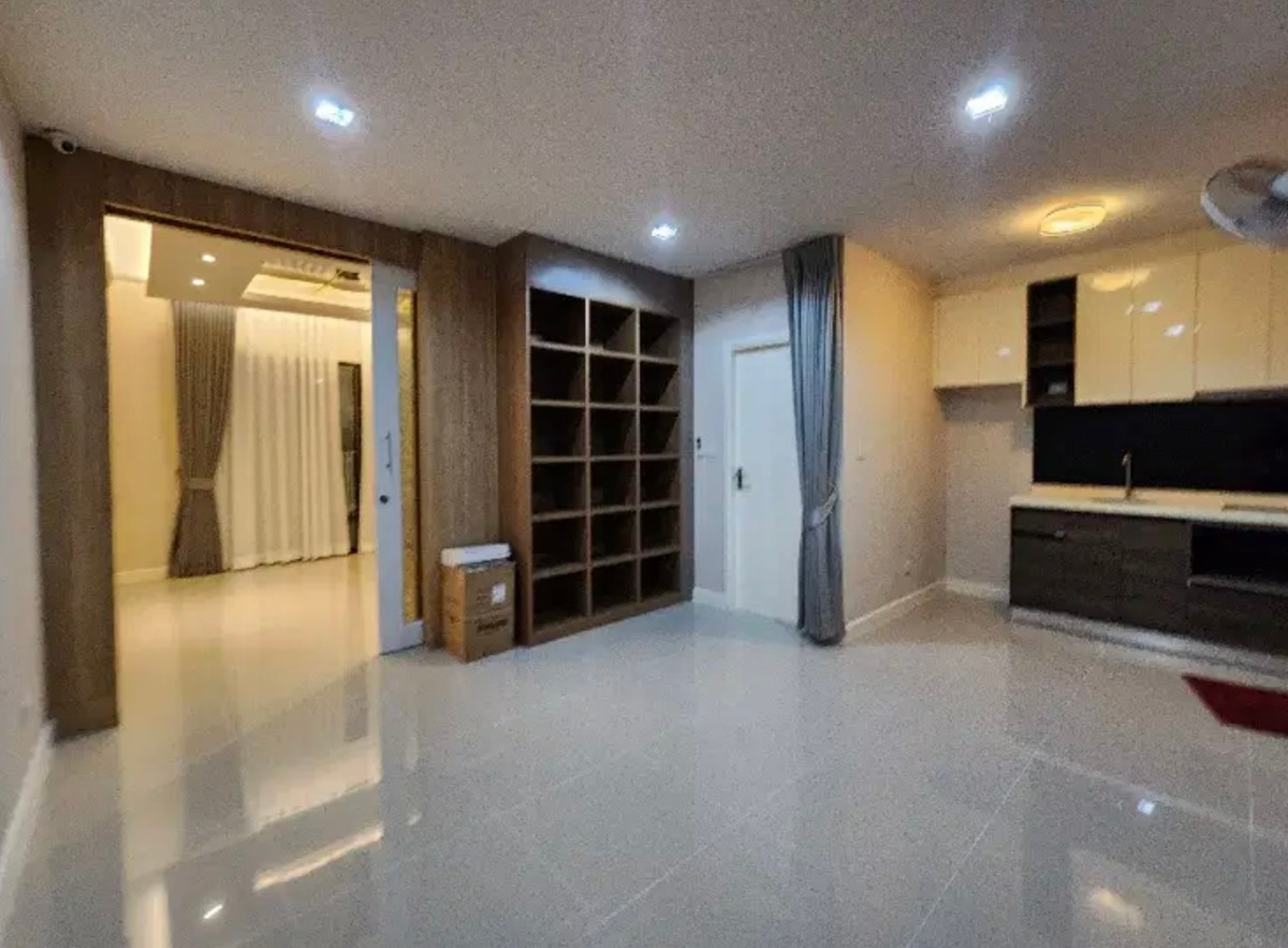 ให้เช่าทาวน์โฮมสมุทรปราการ สำโรง : เช่าทาวน์โฮม 3 ชั้น ม.เฟล็ก บางนา สวย ทำเลดี ใกล้ ศูนย์การค้าเมกะ บางนา สนใจแอตไลน์ครับ@841qqlnr