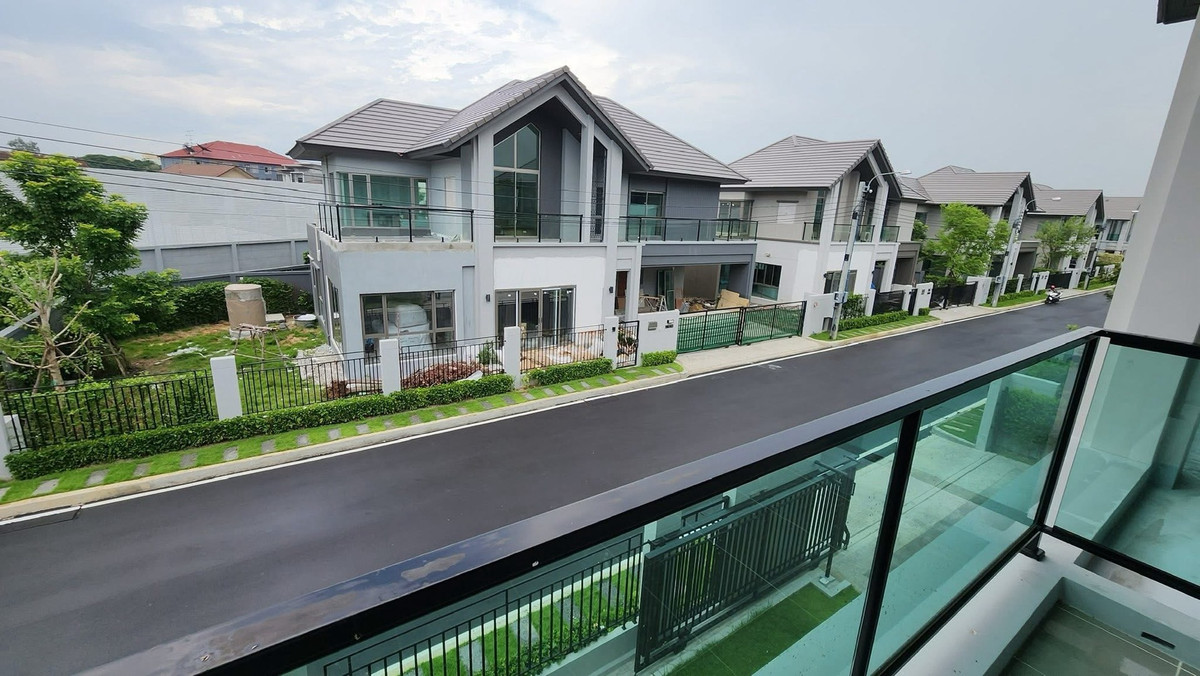 For RentHouseSeri Thai, Ramkhamhaeng Nida : For rent: Bangkok Boulevard Signature, Lat Phrao, Seri Thai, near NIDA, 4 bedrooms, luxuriously decorated.