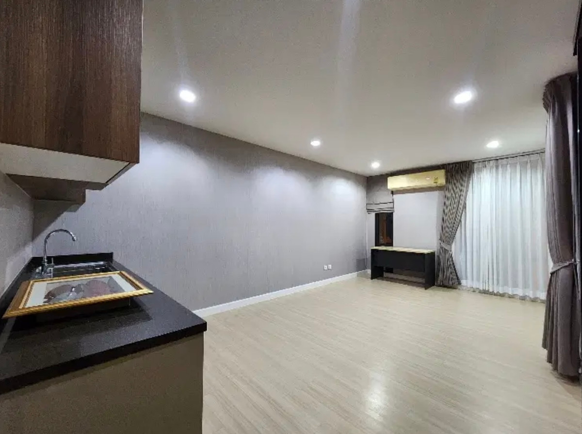 ให้เช่าทาวน์โฮมสมุทรปราการ สำโรง : เช่าทาวน์โฮม 3 ชั้น ม.เฟล็ก บางนา สวย ทำเลดี ใกล้ ศูนย์การค้าเมกะ บางนา สนใจแอตไลน์ครับ@841qqlnr