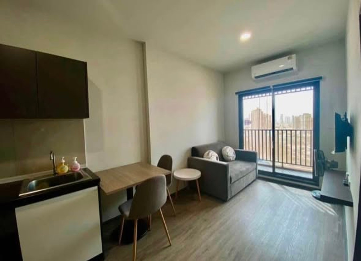 For RentCondoThaphra, Talat Phlu, Wutthakat : Rich Point @ BTS Wutthakart 0 meters BTS Wutthakat 31.5 sq m. 24th floor, open view, fully furnished.