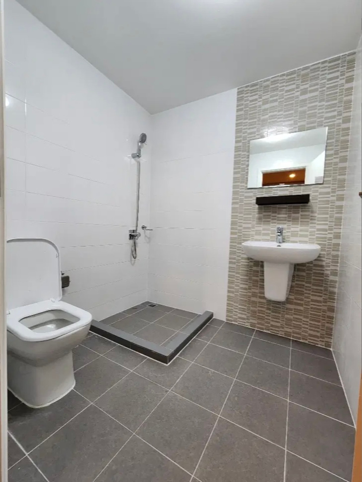 ให้เช่าทาวน์โฮมสมุทรปราการ สำโรง : เช่าทาวน์โฮม 3 ชั้น ม.เฟล็ก บางนา สวย ทำเลดี ใกล้ ศูนย์การค้าเมกะ บางนา สนใจแอตไลน์ครับ@841qqlnr