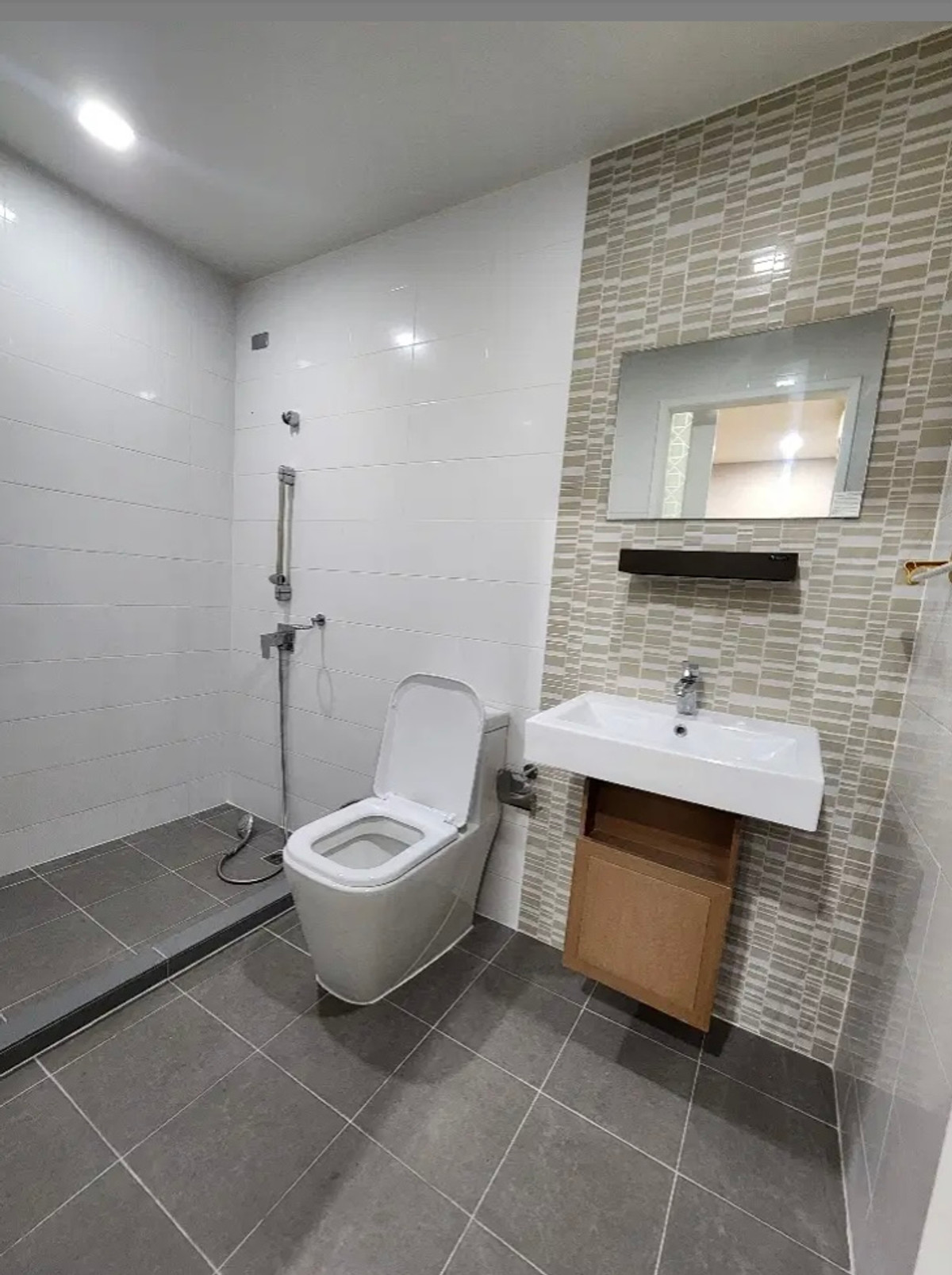 ให้เช่าทาวน์โฮมสมุทรปราการ สำโรง : เช่าทาวน์โฮม 3 ชั้น ม.เฟล็ก บางนา สวย ทำเลดี ใกล้ ศูนย์การค้าเมกะ บางนา สนใจแอตไลน์ครับ@841qqlnr