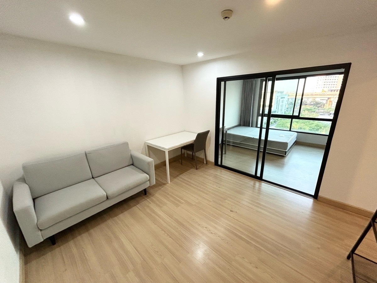 For RentCondoBangna, Bearing, Lasalle : The Niche Mono Bangna, Building D, size 35 sq m, 1 bedroom, 1 bathroom, rental price 9000 baht per month.