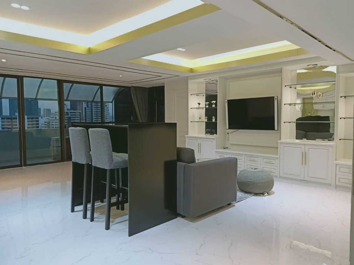 For RentCondoSukhumvit, Asoke, Thonglor : The Waterford Thonglor 11, newly renovated room, spacious, pets allowed.