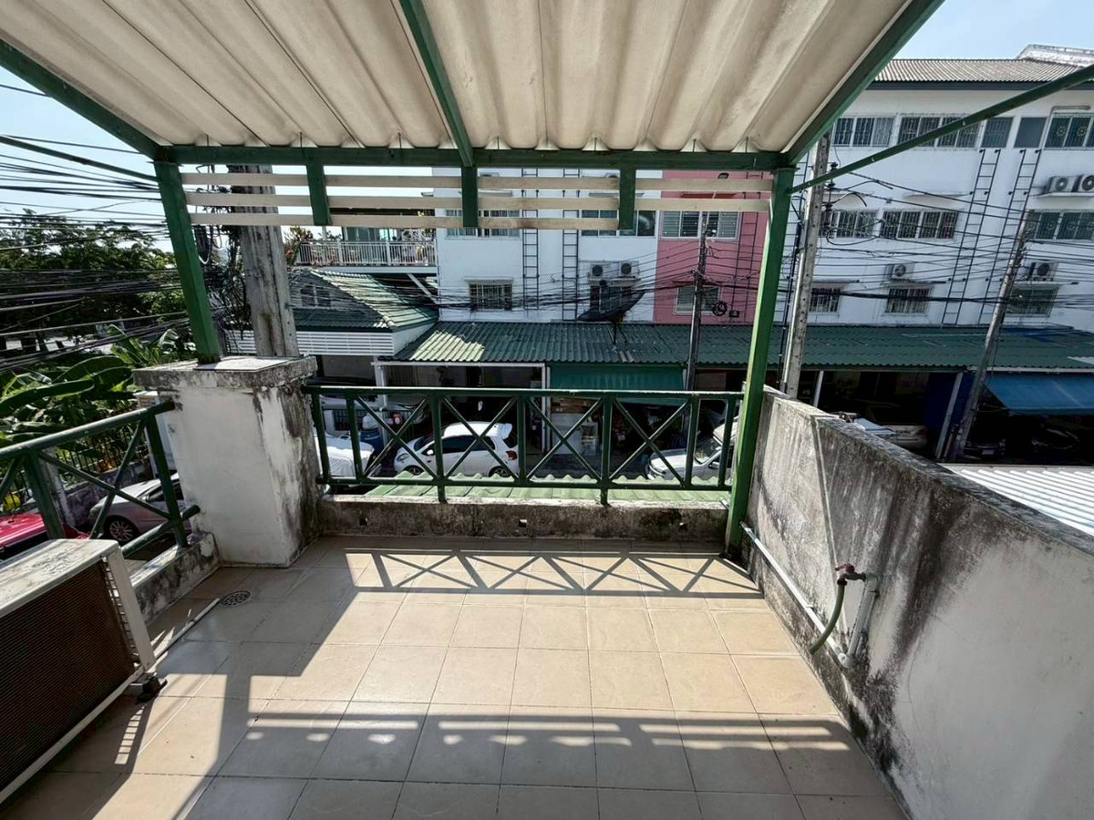 For SaleTownhomeNawamin, Ramindra : Townhouse for sale Montienthip Village, Khubon 1 (Baan Montaintip), corner house near the BTS. Ramintra Station Km.9