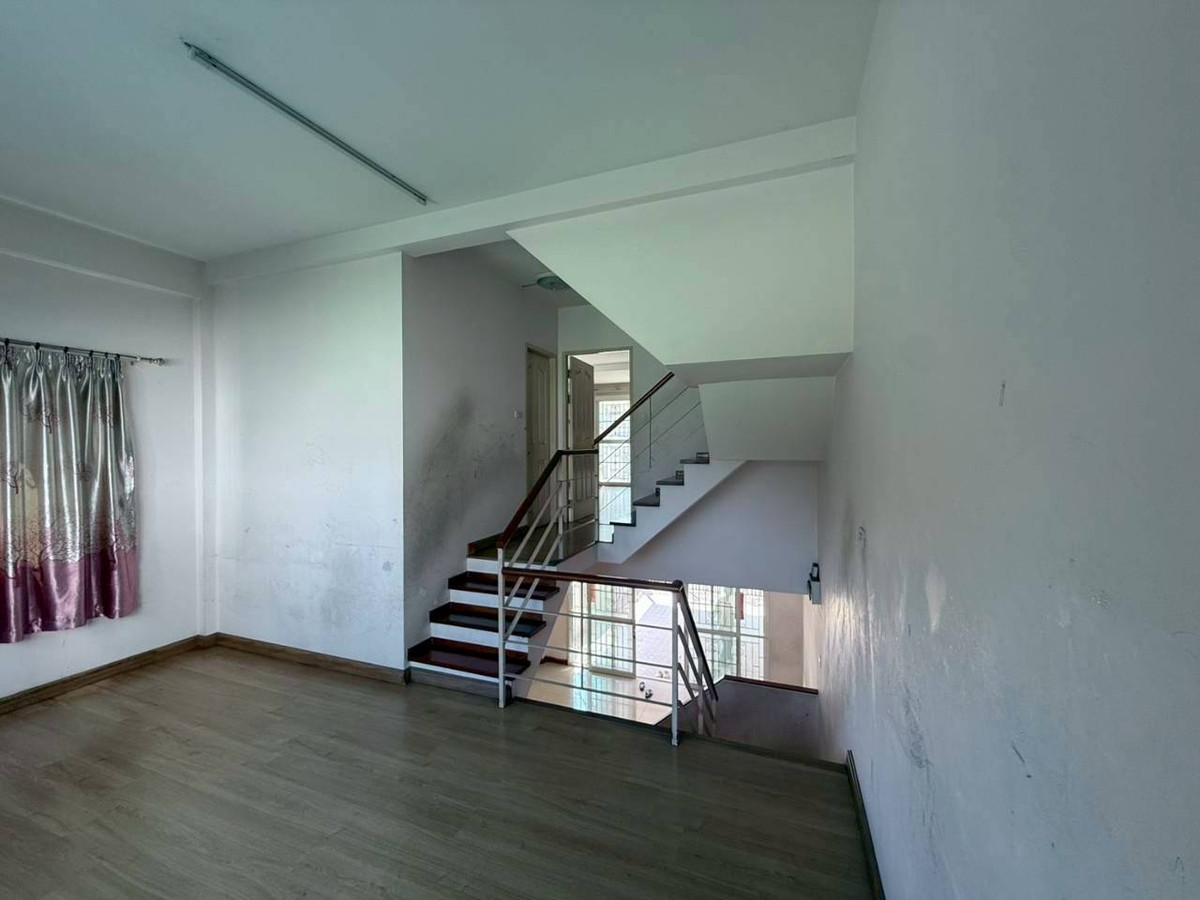 For SaleTownhomeNawamin, Ramindra : Townhouse for sale Montienthip Village, Khubon 1 (Baan Montaintip), corner house near the BTS. Ramintra Station Km.9