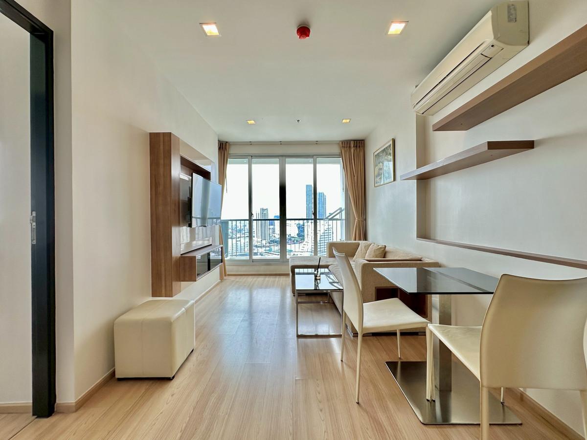 ให้เช่าคอนโดสาทร นราธิวาส : Condo Rhythm Sathon ชั้นสูง วิวเมืองสุดปัง! เหมาะชมเทศกาลพลุปลายปี