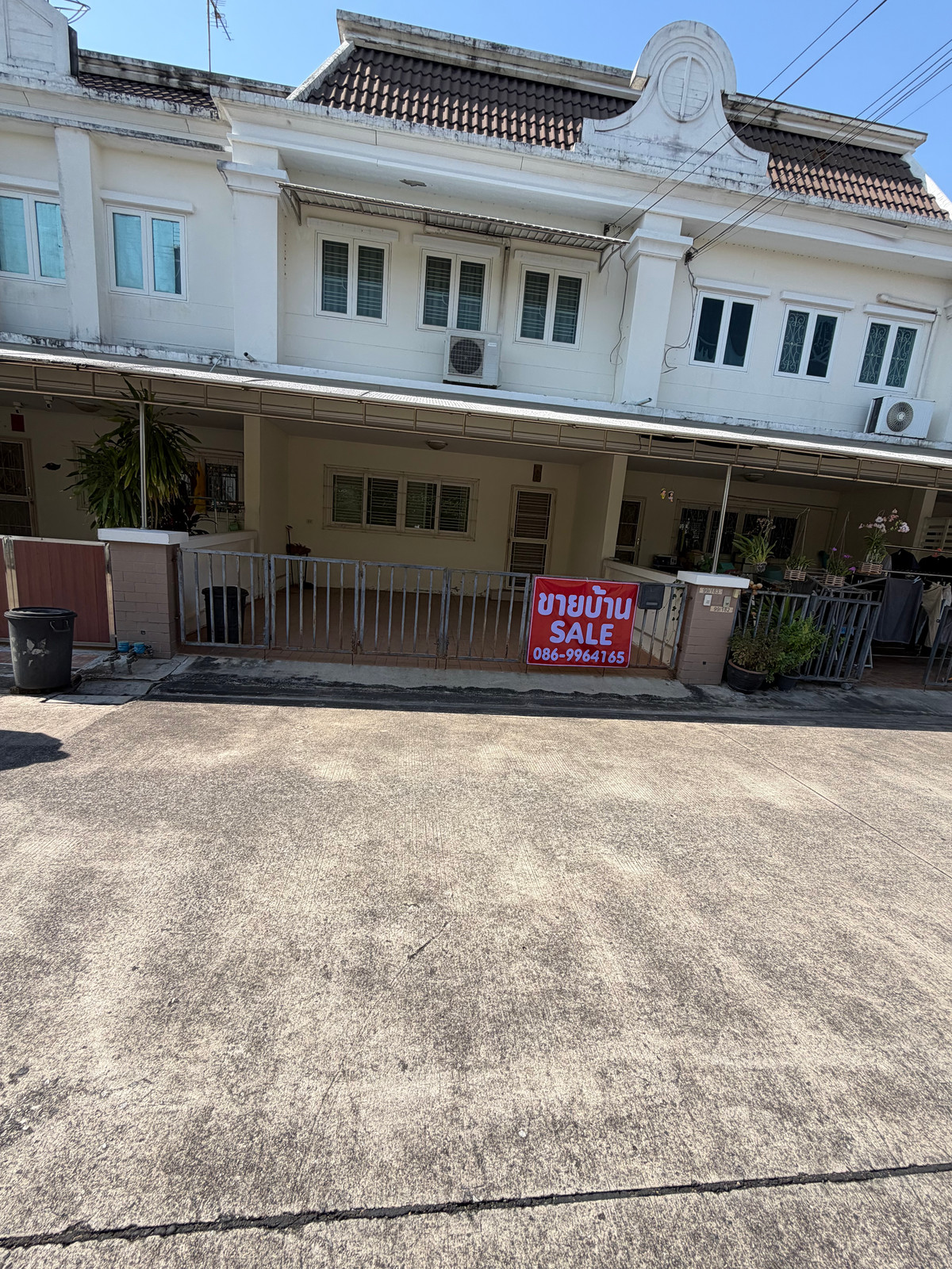 ขายทาวน์โฮมพัฒนาการ ศรีนครินทร์ : ทาวน์เฮ้าส์ 2 ชั้น หน้ากว้าง 6 เมตร ดิ เอ๊กซ์คลูซีฟ อ่อนนุช 74/3-1 ใกล้🚅💛สถานีศรีนุช, ARL หัวหมาก ทำเลดีมาก เดินทางสะดวก บรรยากาศน่าอยู่  น้ำไม่ท่วม