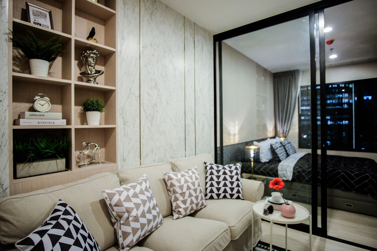 For RentCondoRama9, Petchburi, RCA : 💙💛❤️ Life Asoke 🚝100m.MRT Petchburi