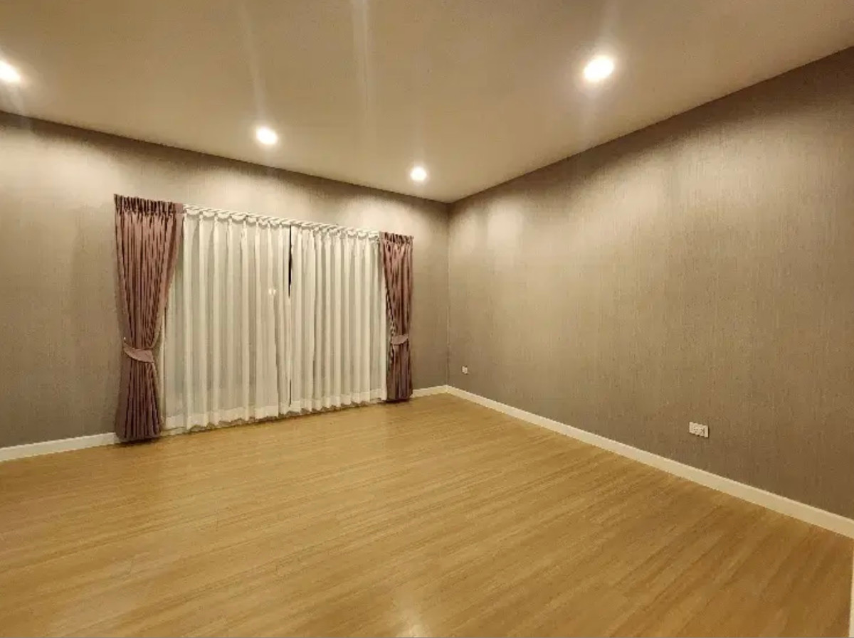 ให้เช่าทาวน์โฮมสมุทรปราการ สำโรง : เช่าทาวน์โฮม 3 ชั้น ม.เฟล็ก บางนา สวย ทำเลดี ใกล้ ศูนย์การค้าเมกะ บางนา สนใจแอตไลน์ครับ@841qqlnr