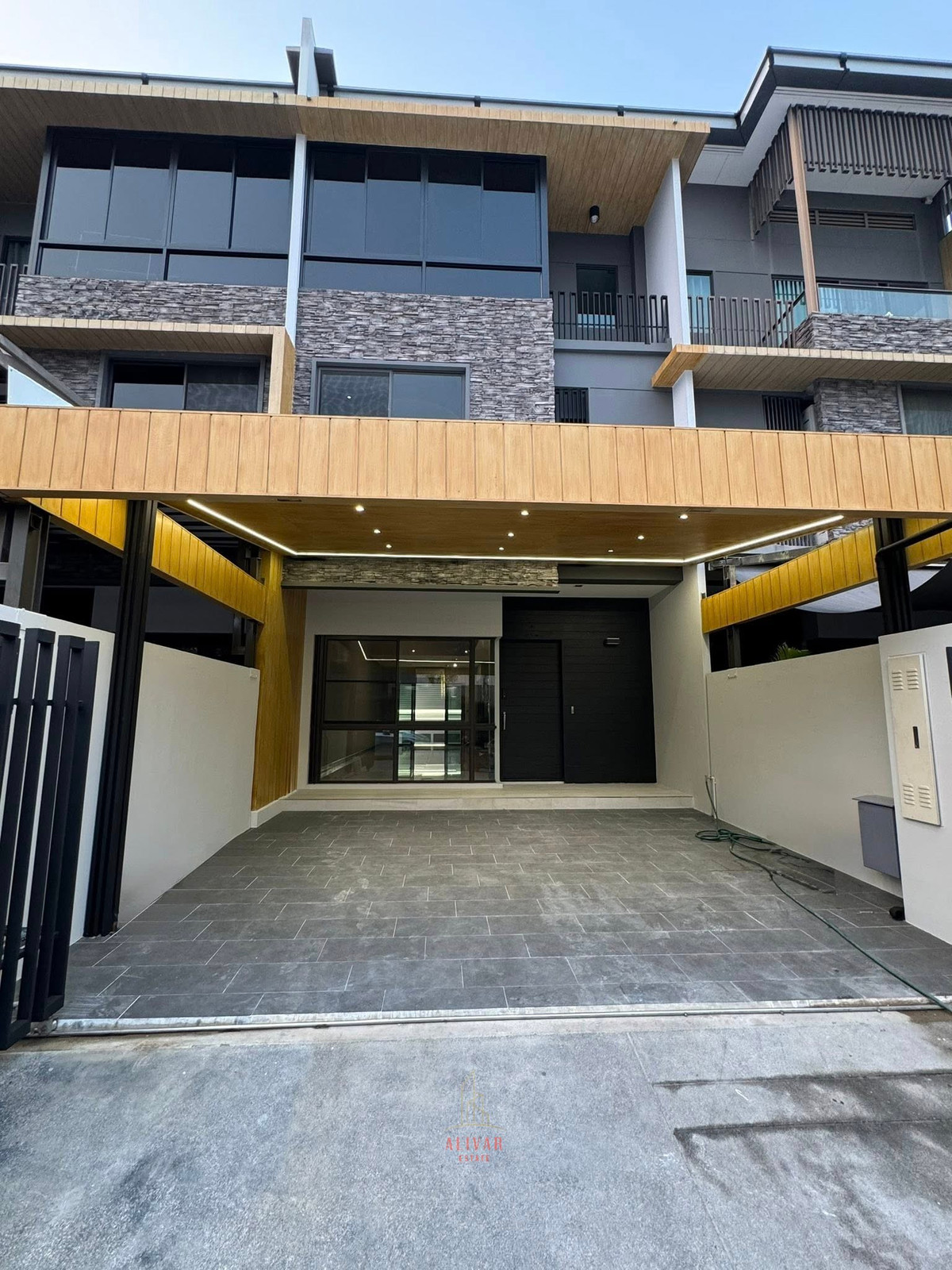 For RentTownhomeKaset Nawamin,Ladplakao : RH114825 Townhome for rent, True The Landmark Ekkamai-Ramindra. Decorated and ready to move in