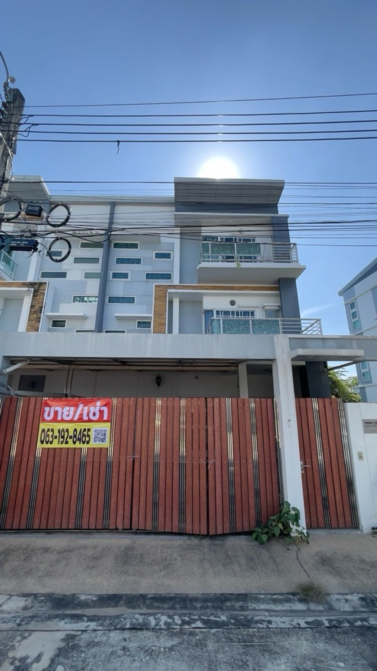 For SaleTownhomePattanakan, Srinakarin : Townhouse for sale Le Nextra Srinakarin Village, Samut Prakan, 30.6 sq m, corner room, 3 bedrooms, 4 bathrooms.