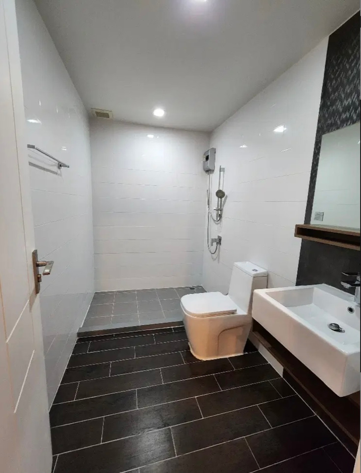 ให้เช่าทาวน์โฮมสมุทรปราการ สำโรง : เช่าทาวน์โฮม 3 ชั้น ม.เฟล็ก บางนา สวย ทำเลดี ใกล้ ศูนย์การค้าเมกะ บางนา สนใจแอตไลน์ครับ@841qqlnr